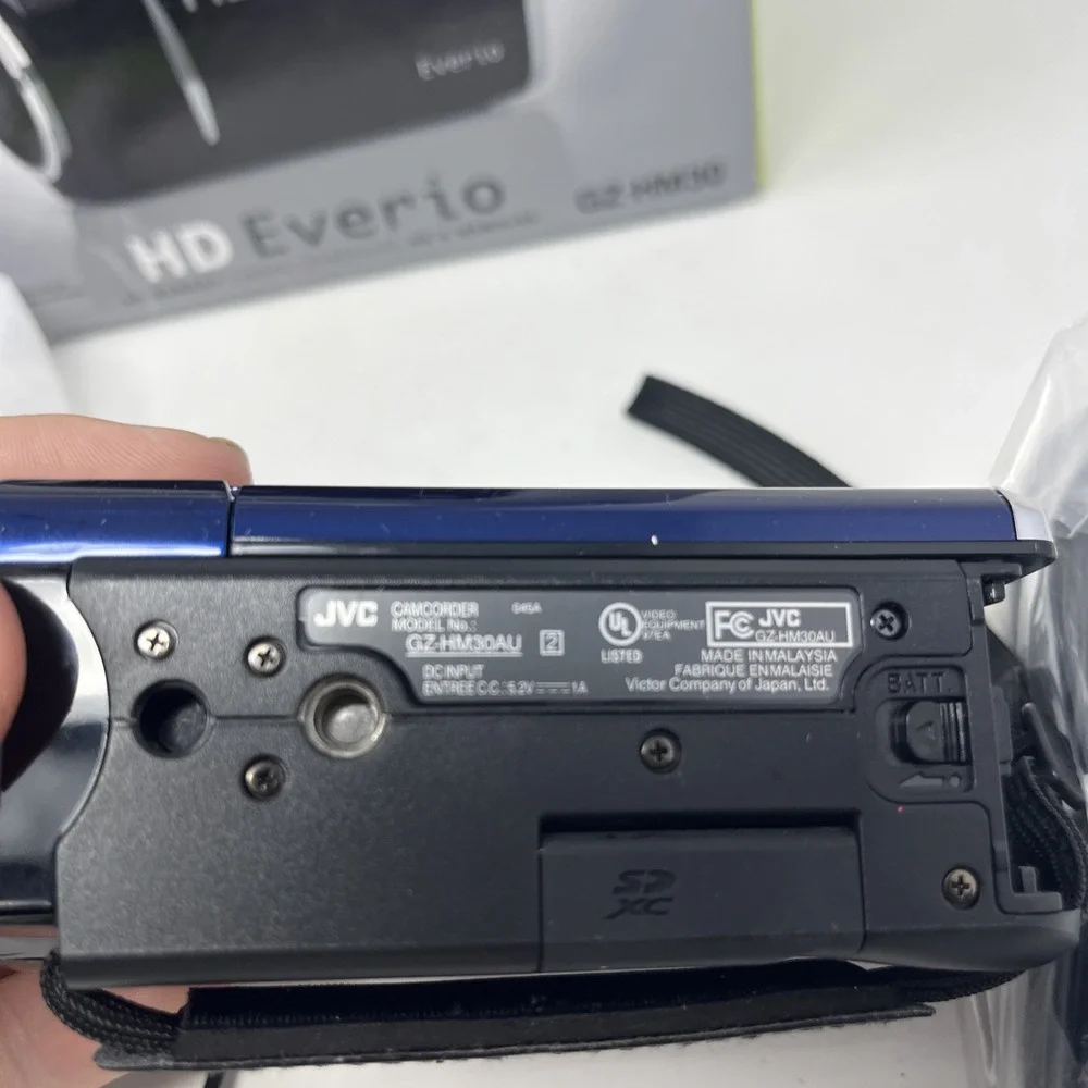 JVC Everio HD Camcorder GZ-HM30AU 40x Optical Zoom Blue W/ Box No Battery Tested